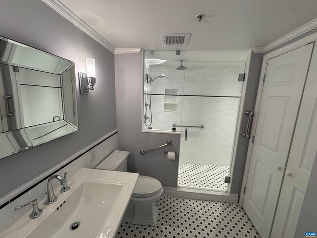 Building Photo - 500 Crestwood Dr