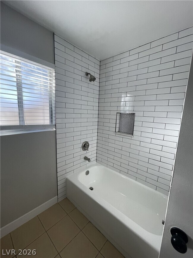 Building Photo - 2840 Belleza Ln