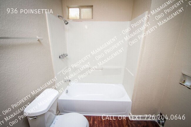 Building Photo - 936 poinsettia-