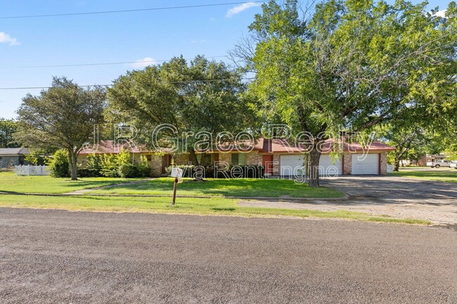 Primary Photo - 525 W 4th St