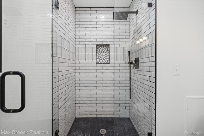Building Photo - 7432 Azalea Ct