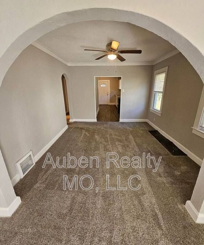 Building Photo - 1158 E 75th Terrace