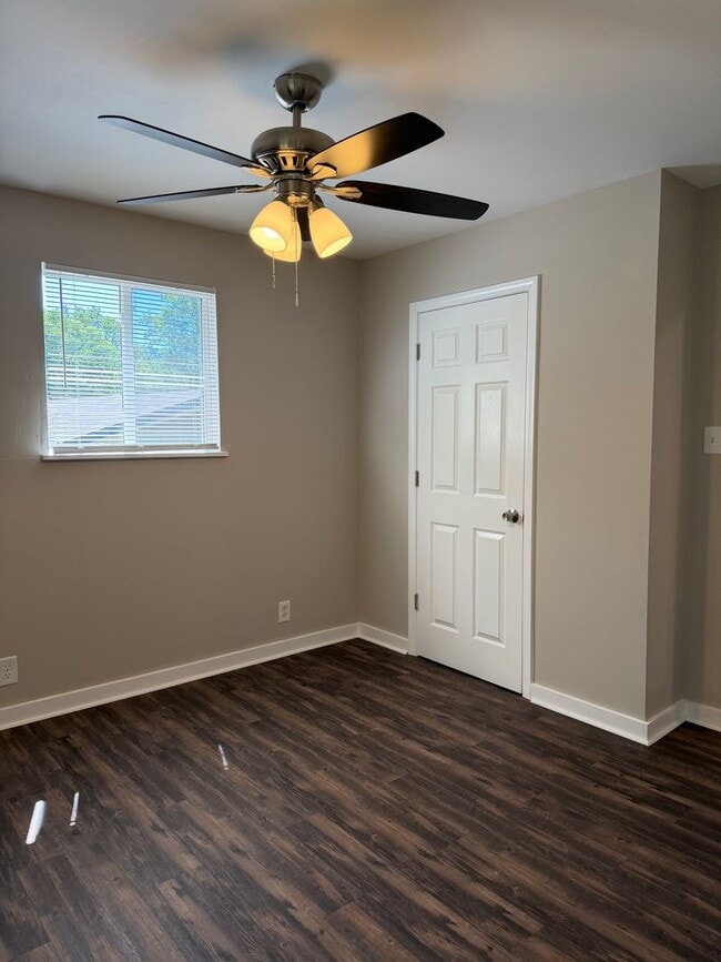 Building Photo - 3 Bedroom 2 Full Bath House