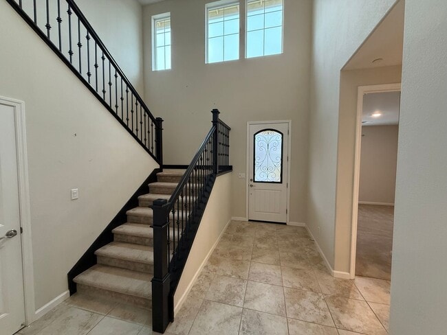 Building Photo - 2021 built two story in Oakdale!