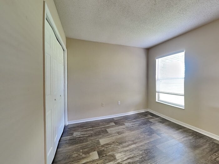 Building Photo - 7881 Manor Dr