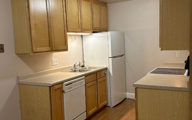 Building Photo - 1606 Cottonwood Dr