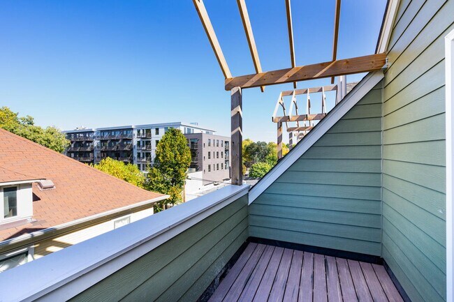 Building Photo - 2109 Aldrich Ave S