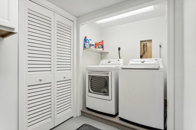 Lower Level laundry room - 4 Ivanhoe Ln