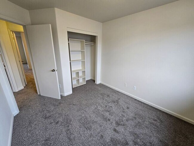 Building Photo - Updated 3-Bedroom Townhome in Dayton