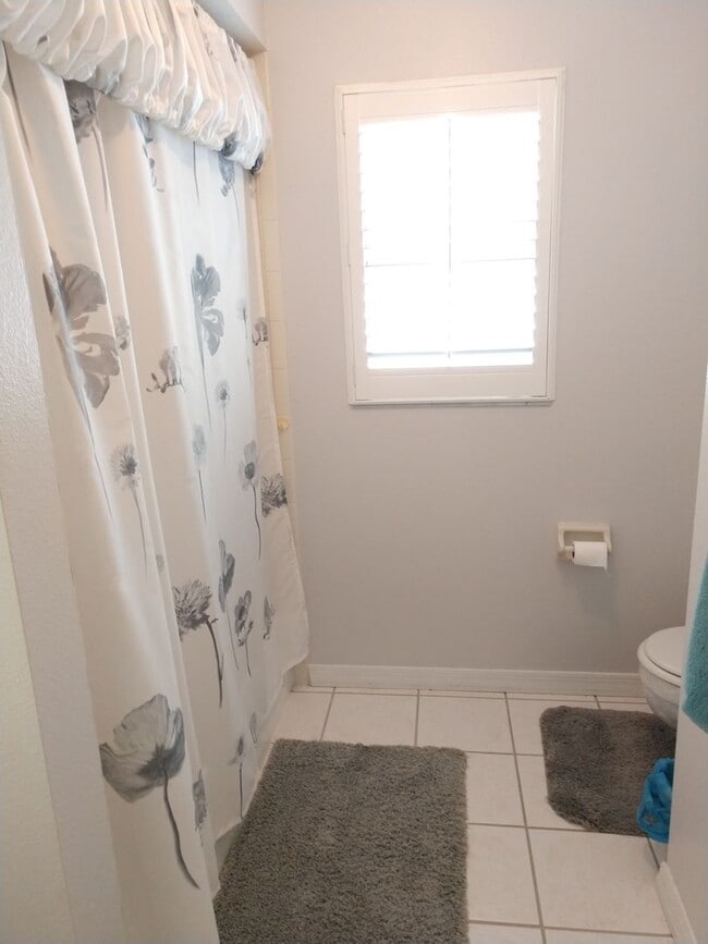 Building Photo - Seasonal Short-Term Single-Family Home located in Meadow Run at Jacaranda!