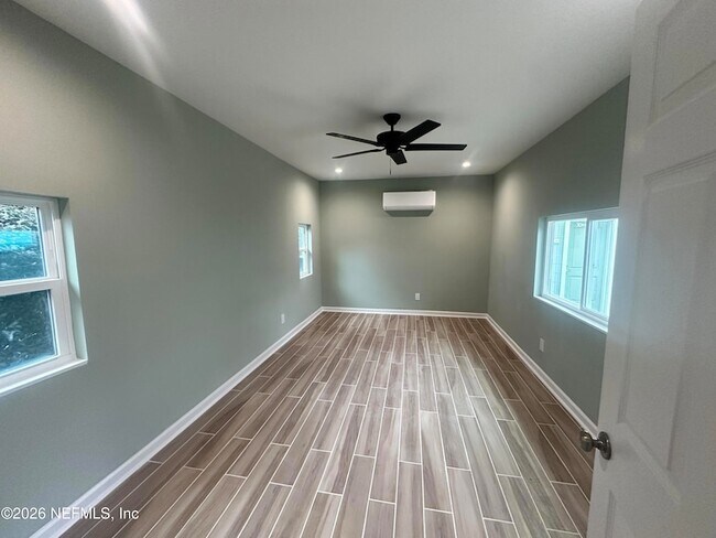 Building Photo - 820 3rd Ave N