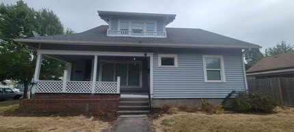Building Photo - Downstairs unit @1034 NE Davis St - Lowere...