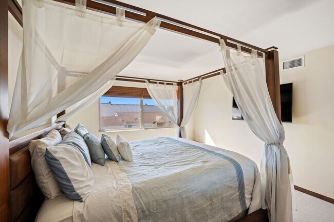 Building Photo - Mandalay Shores Beach| Home on Mandalay Be...