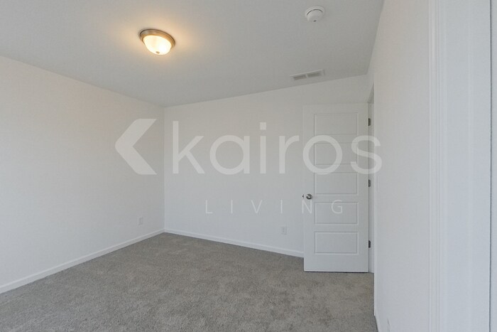 Building Photo - 143 English Oak Ln