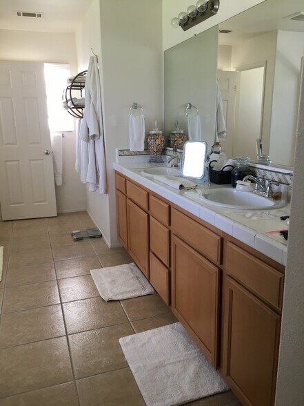 Building Photo - 265 Quail Cir
