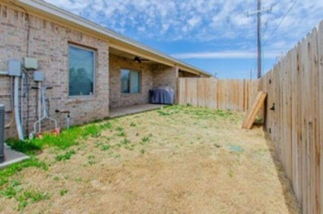 Building Photo - 4 Bedroom 2 Bath Unit, Frenship ISD!