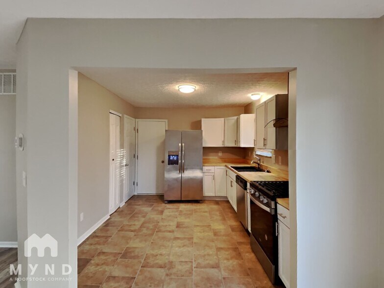 Building Photo - 8923 Trinity Cir