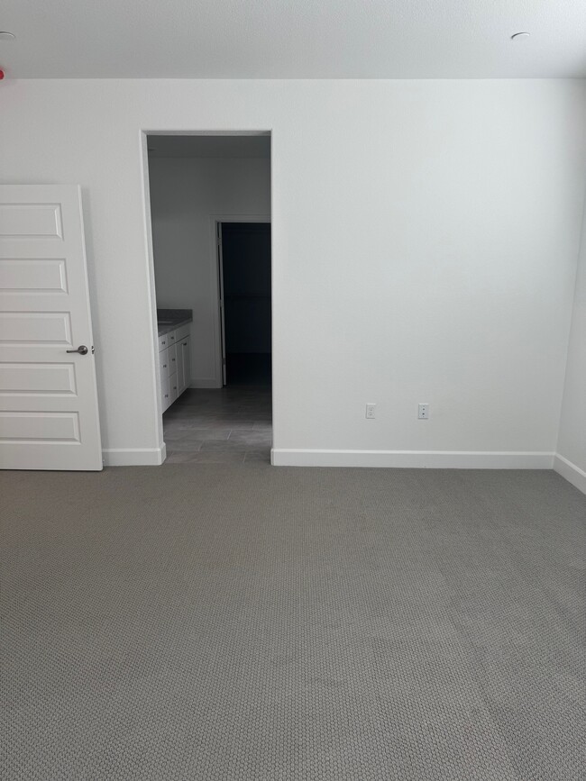 Building Photo - 4041 Flathead Dr