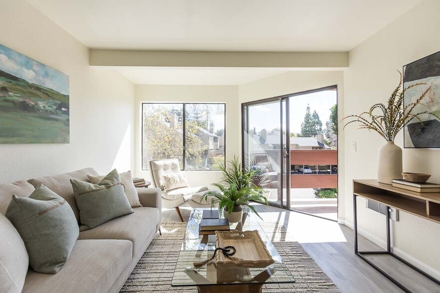 Building Photo - 680 Chorro St