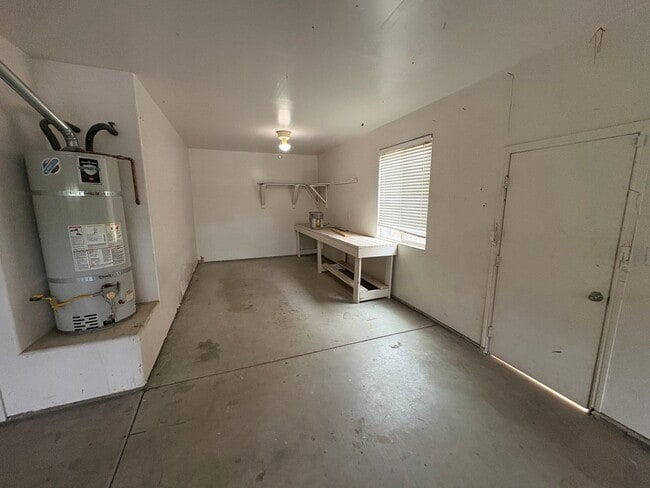 Building Photo - Spacious NW Visalia home Near Shopping Center Available Now!