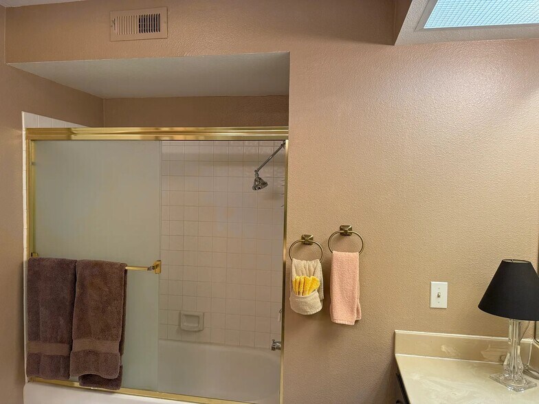 Building Photo - 35200 Cathedral Canyon Dr