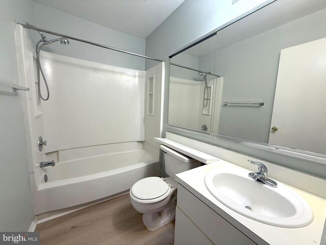 Building Photo - 2202 Tanglewood Ct
