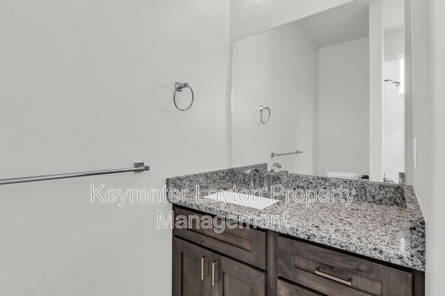 Building Photo - 453 E 690 S