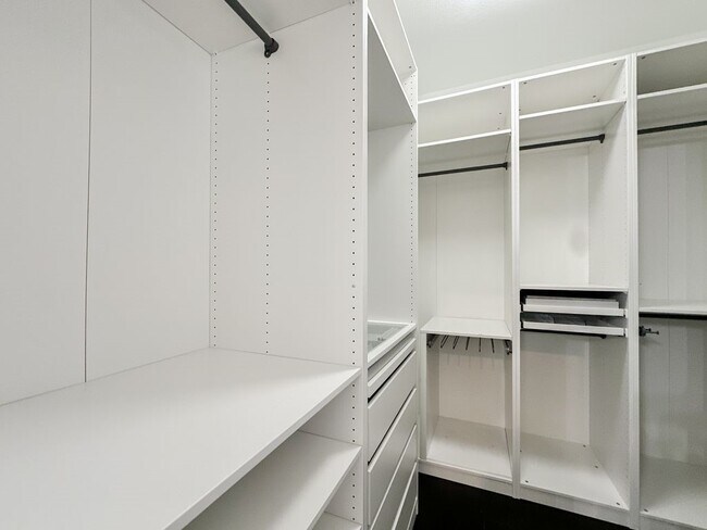 Building Photo - 10 Pilot Rock Pl