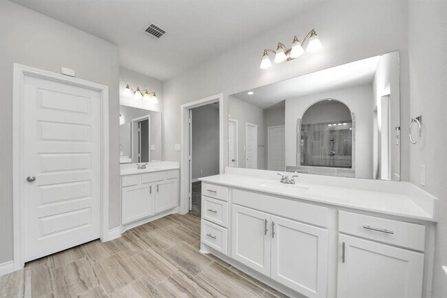 Building Photo - 6022 Daggerwing Wy