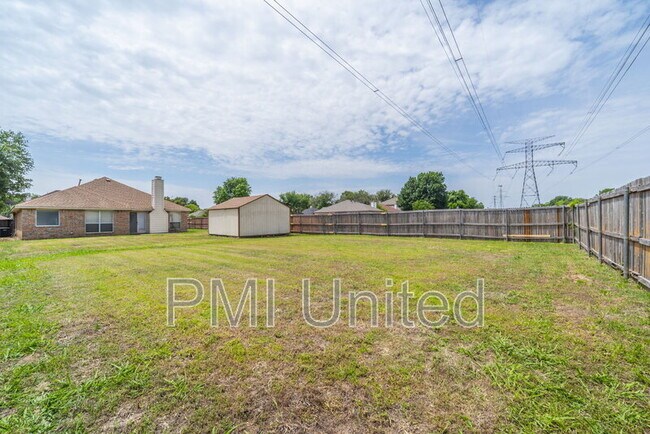 Building Photo - 2758 Red Oak Dr