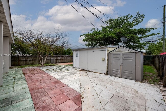 Building Photo - 2204 McKinley St