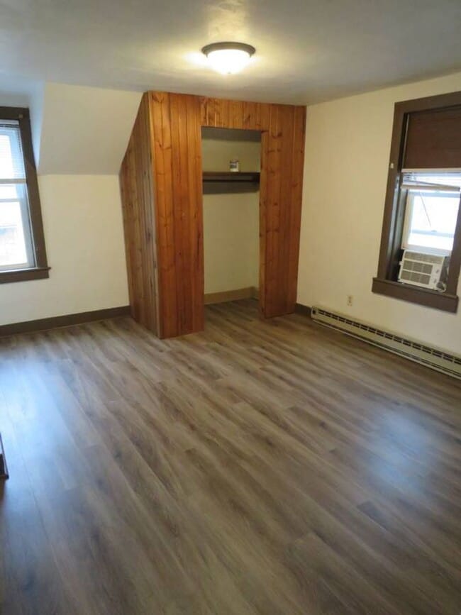 Building Photo - 1202 13th Ave E