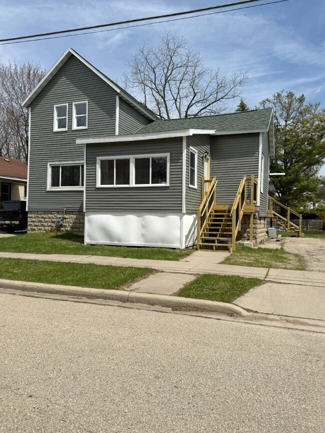 Building Photo - 810 4th St