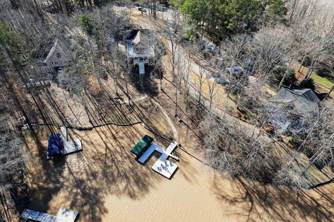 Building Photo - Lakefront Oconee Home