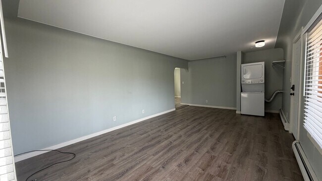 Building Photo - Newly Renovated 1BR | All Utilities Included | Prime Location