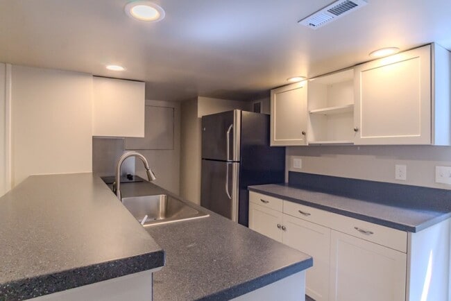 Building Photo - 4Bd/2.75Ba Seattle House