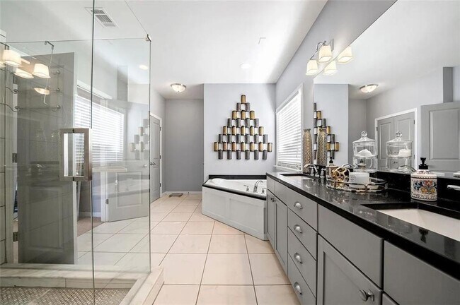 Building Photo - 3165 Oakdale Rd