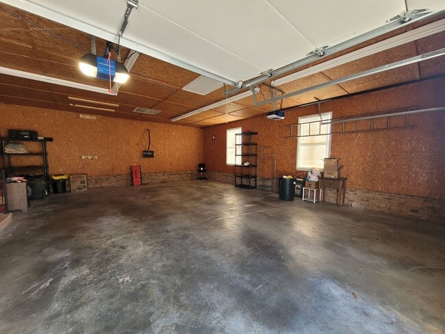 Building Photo - Nice Brick Home in Mount Airy