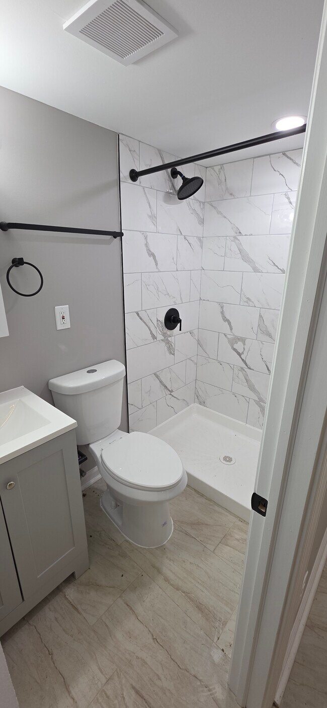 Building Photo - 2461 Shirley Ave