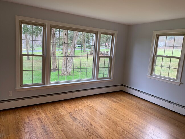 Building Photo - 19 Mohawk Dr