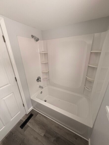 Building Photo - 66 Sea View Ave