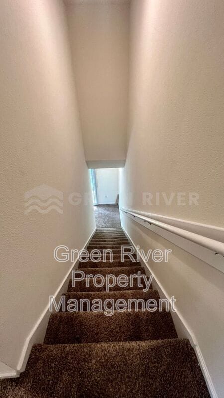 Building Photo - 294 Aralia Ln
