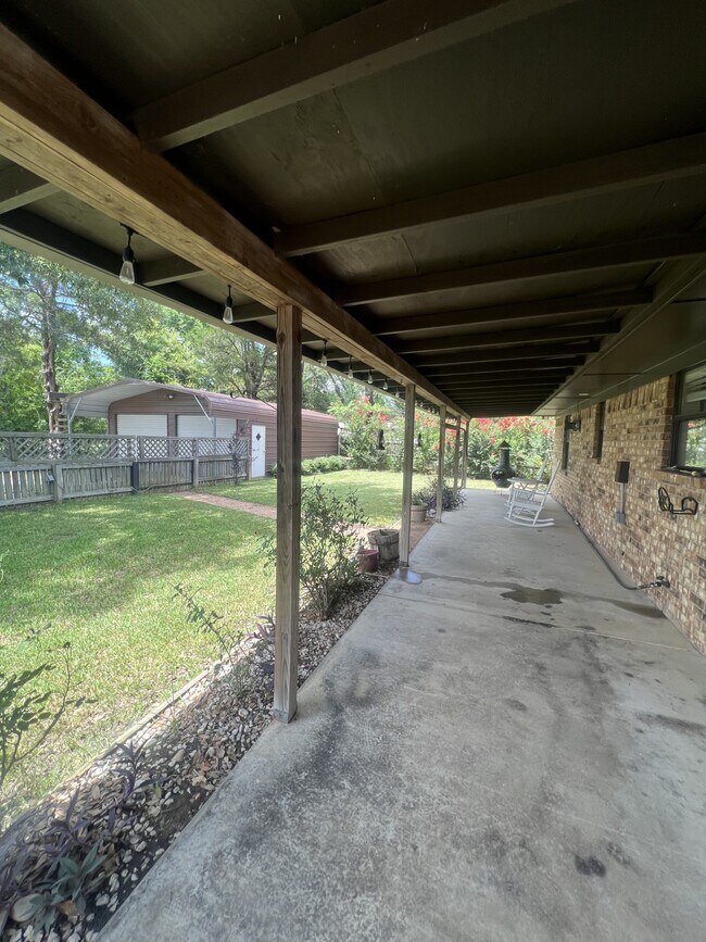 Building Photo - 2036 Lisa Cir