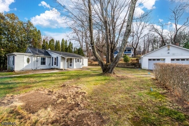 Building Photo - 16 Front St