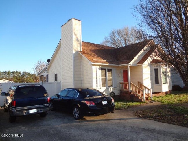 Building Photo - 1505 Cedar Ln