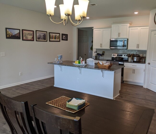 Building Photo - Spacious 4BR Home in Cul-de-Sac with 2-Car...