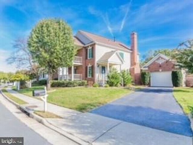 Building Photo - Location and comfort