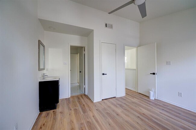 Building Photo - 512 Eberhart Ln