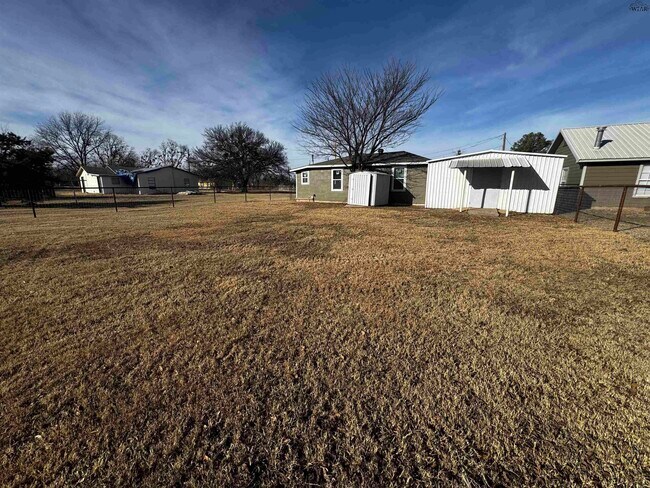 Building Photo - 603 E Alameda St