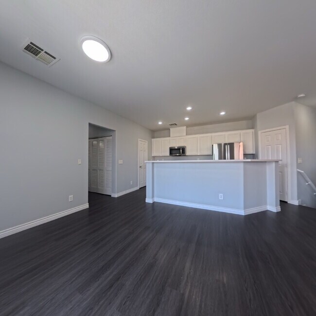 Building Photo - Spacious 2-bed 2-bath with Attached Car Garage at Tripoly!